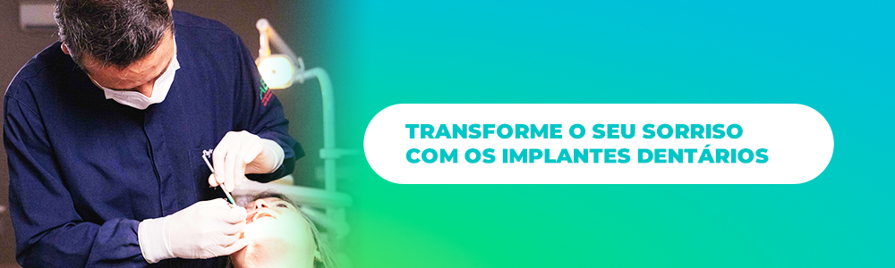 doutor realizando um implante dentário no paciente